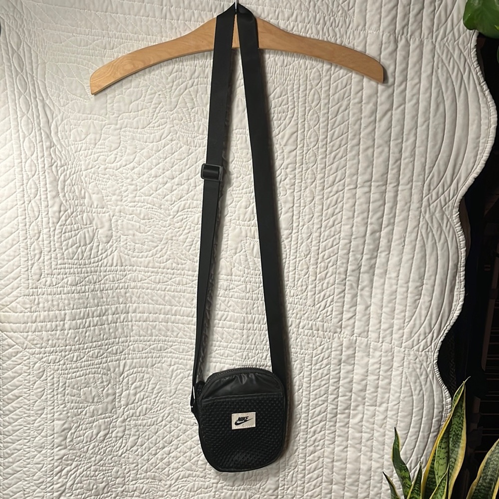 Nike Mesh Pocket Crossbody Mini Bag